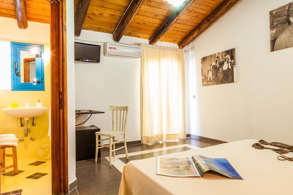 The Old Farm Asfodeli - Adults Only Bed & Breakfast Sanalvò Oda fotoğraf